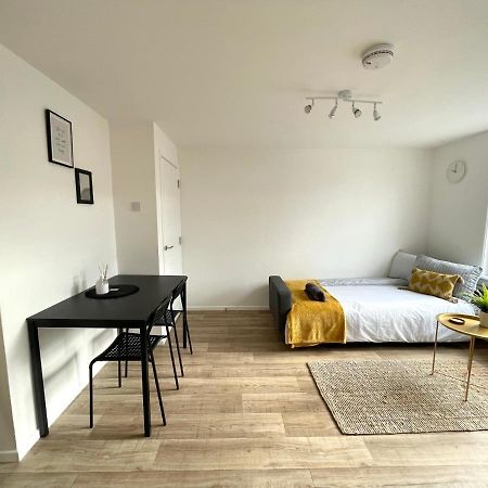 Central, Bright & Spacious Apartment - Parking Included Μπόρνμουθ Εξωτερικό φωτογραφία