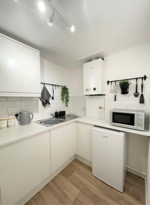 Central, Bright & Spacious Apartment - Parking Included Μπόρνμουθ Εξωτερικό φωτογραφία