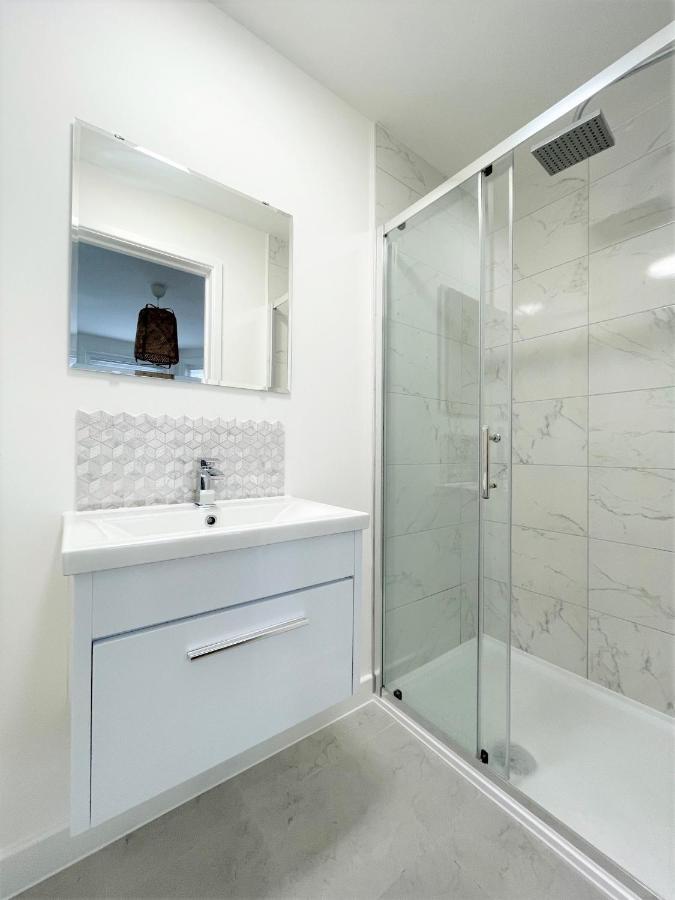 Central, Bright & Spacious Apartment - Parking Included Μπόρνμουθ Εξωτερικό φωτογραφία