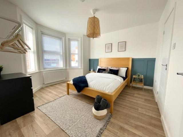 Central, Bright & Spacious Apartment - Parking Included Μπόρνμουθ Εξωτερικό φωτογραφία