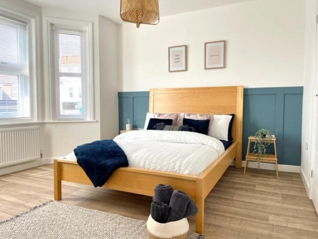 Central, Bright & Spacious Apartment - Parking Included Μπόρνμουθ Εξωτερικό φωτογραφία